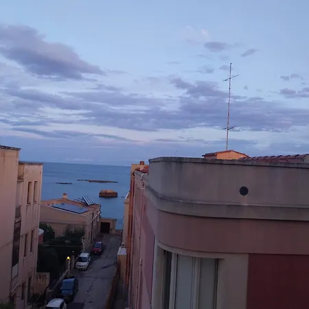 Sea View Apartment *